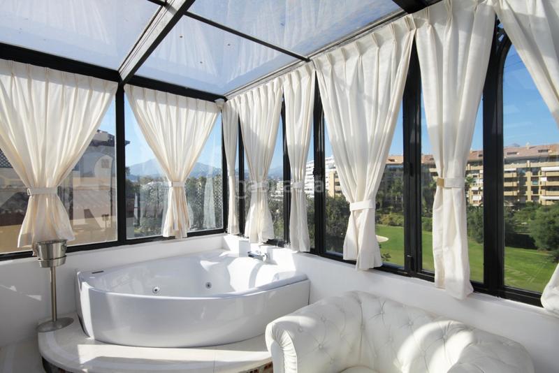 Foto 9e923f67-9351-4234-a0d6-f9c66e2bc721. Dachwohnung mit parking pool in Guadalmina Alta Marbella