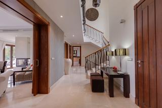 Casa en Benahavs pueblo. Una lujosa villa de 5 dormitorios cerca del pueblo de benahavis.