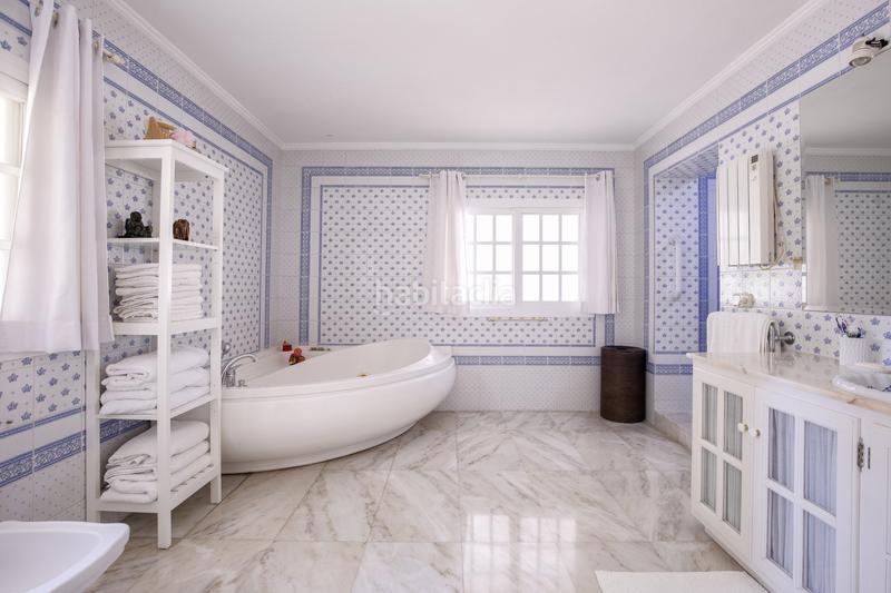 Foto c5b63185-346b-4b8e-a4e8-b7e6e77184c7. Casa amb aparcament piscina a Guadalmina Alta Marbella