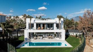 Casa en Nueva Atalaya. Nueva villa de lujo de estilo moderno, 4 dormitorios, 5 baos di