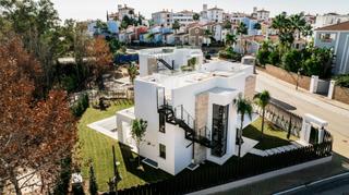 Casa a Nueva Atalaya. Nueva villa de lujo de estilo moderno, 4 dormitorios, 5 baños di