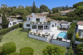 Casa a Guadalmina Alta. Nueva villa moderna exclusiva, 4 dormitorios, 5 baños, situada e