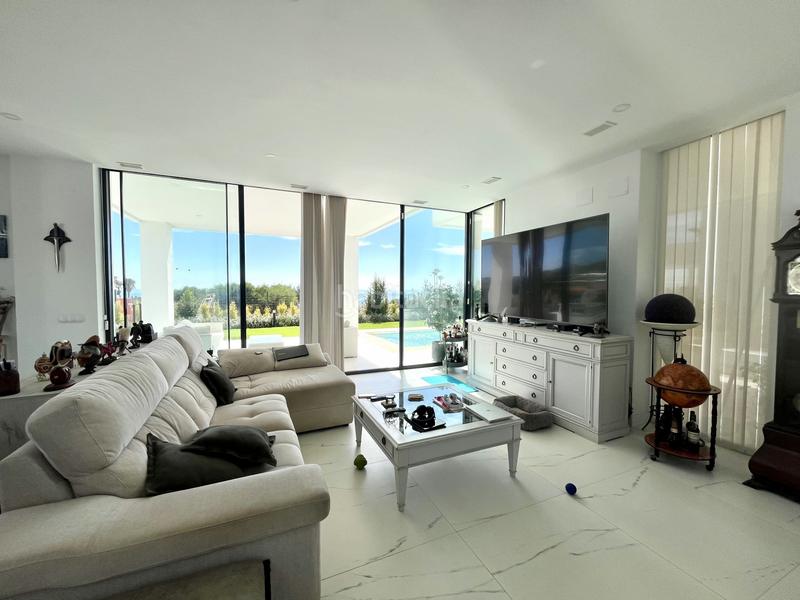 Foto f8977194-cc4a-4635-ac13-8a37948d5c9f. Casa amb aparcament piscina a Chullera Manilva