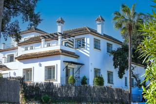 Casa en Sotogrande Costa. Elegante e impresionante villa de dos plantas, 7 dormitorios, 7