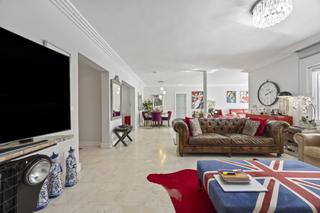 Casa a Guadalmina Alta. Encantadora y espaciosa villa de golf en primera línea, 4 dormit