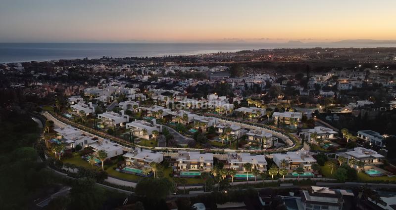 Foto a0dd2f5b-ec32-4268-a559-b9e3f4cc0a72. Casa con parcheggio piscina in Nueva Andalucía centro Marbella