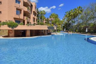 Apartamento en Casco Antiguo. Muy bien situado, amplio y luminoso, 4 dormitorios, 3 cuartos de