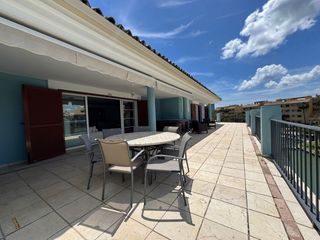 Attico in Puerto de Sotogrande-La Marina. Atico dúplex impresionante, 4 dormitorios, 4 baños en suite, muy