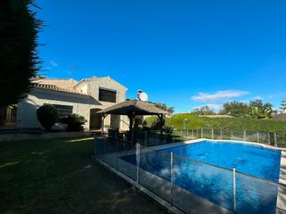 Haus in Sotogrande Alto. Amplia y luminosa villa familiar con 5 dormitorios y 6 baños, en