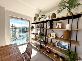 Appartement à Puerto de Sotogrande-La Marina. Prime waterfront living, renovado 3 dormitorios, 3 cuarto de bañ