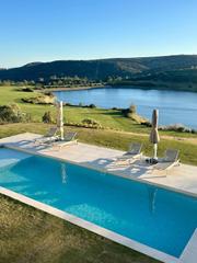 Casa a Sotogrande Alto. Impresionante villa de golf de primera línea contemporánea con 5