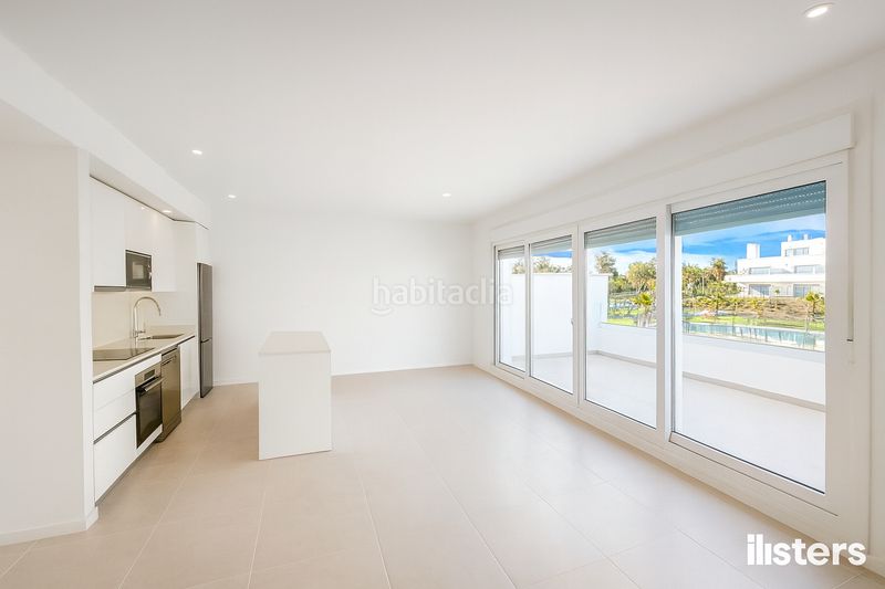 Foto 2bfd0e2b-9116-4d82-9bfd-a377ca382d5e. Apartament amb aparcament piscina a Centro Estepona