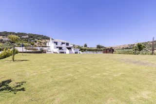 Haus in Casares pueblo. Villa única y contemporánea en una parcela muy grande, 4 dormito