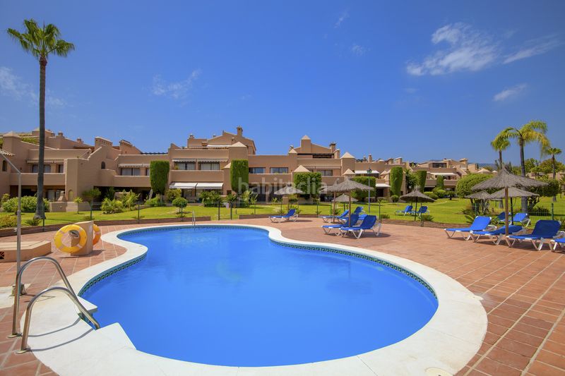 Foto 470a9d26-00ee-4f99-988a-b11184bfbd6e. Àtic amb aparcament piscina a Nueva Atalaya Estepona