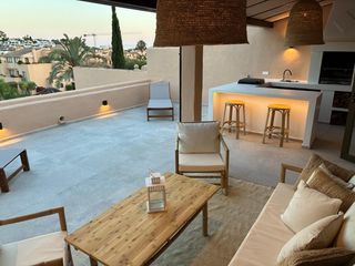 Àtic a Nueva Atalaya. Elegante ático dúplex recientemente renovado con 3 dormitorios y