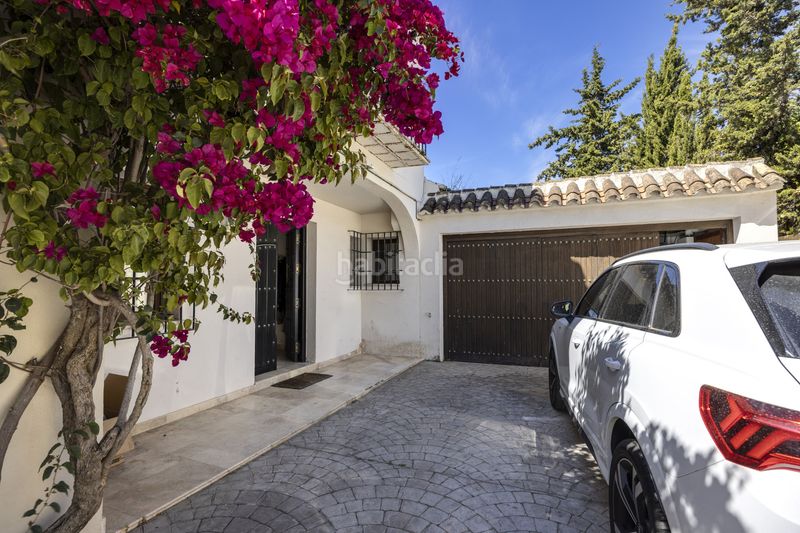 Foto 2a441a2b-18c3-459c-9502-c8d2ce805a97. Casa amb piscina a Bel - Air Estepona