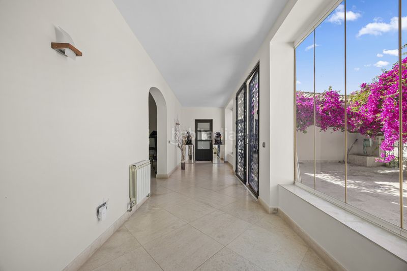 Foto 3e0e8ee7-e4c3-431b-b01a-78cfa9ae9675. Casa amb piscina a Bel - Air Estepona