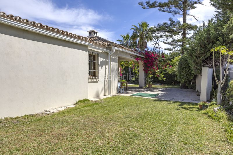 Foto bc233ca7-d2c3-474a-bc40-feba3810782c. Casa amb piscina a Bel - Air Estepona