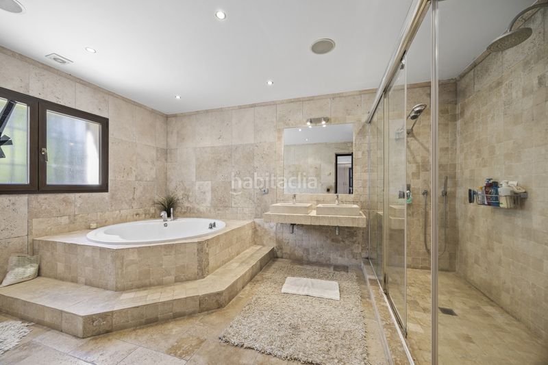 Foto fd5e865e-04a9-40e9-8c48-7320eececed5. Casa amb piscina a Bel - Air Estepona