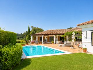 House in Sotogrande Alto. Recientemente renovado, villa moderna, 6 dormitorios, 4 baños, e