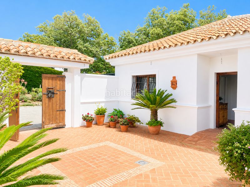 Foto 0958c92c-da8b-49a2-8fa5-545e4ada3a1e. Casa amb aparcament piscina a Sotogrande alto Sotogrande