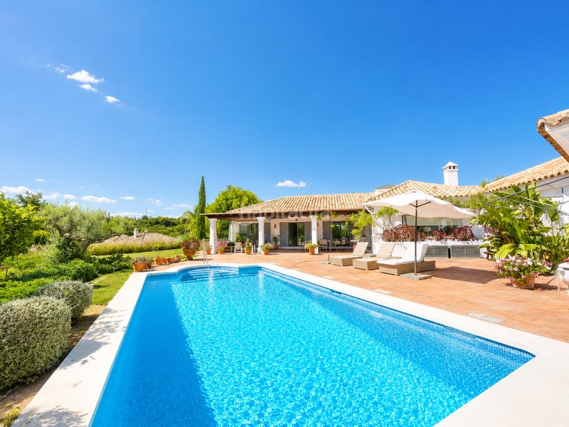Foto 1d63256e-4983-4eb5-980a-af79cde71d06. Casa amb aparcament piscina a Sotogrande alto Sotogrande