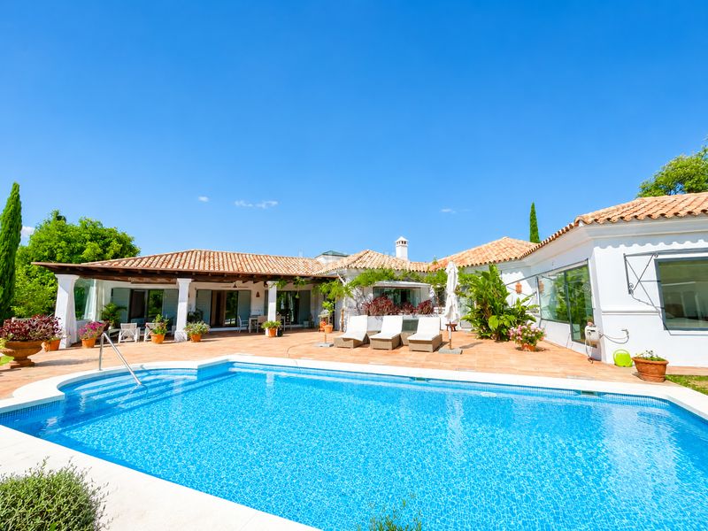 Foto 81118554-eb2c-4971-81ac-2a40da4e1ac8. Casa amb aparcament piscina a Sotogrande alto Sotogrande