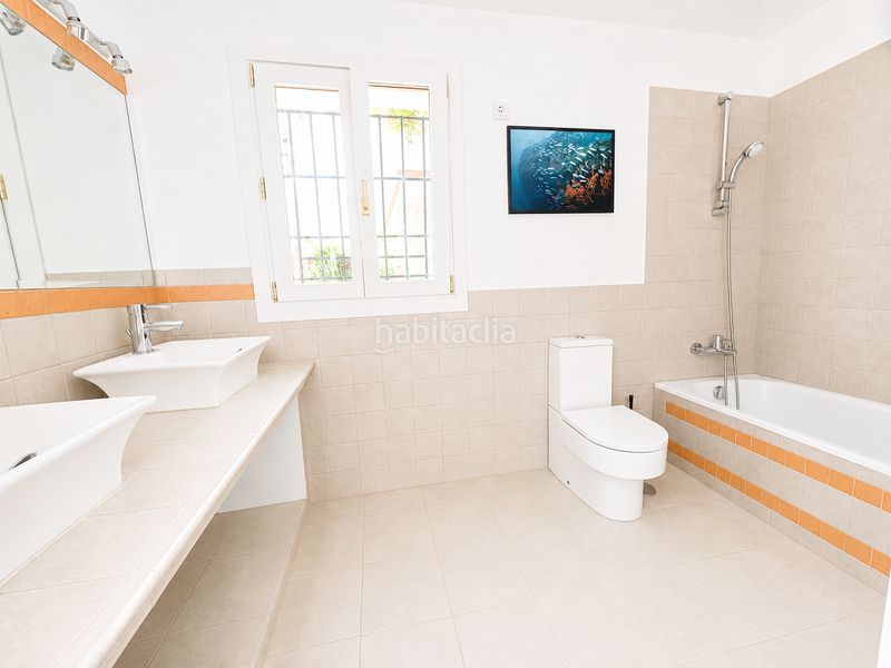 Foto bb6ee66f-5821-4c91-b019-6a1ee30dcd40. Casa amb aparcament piscina a Sotogrande alto Sotogrande
