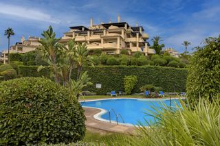 Planta baixa a Benahavís pueblo. Extremadamente buen valor, este hermoso apartamento de 2 dormito