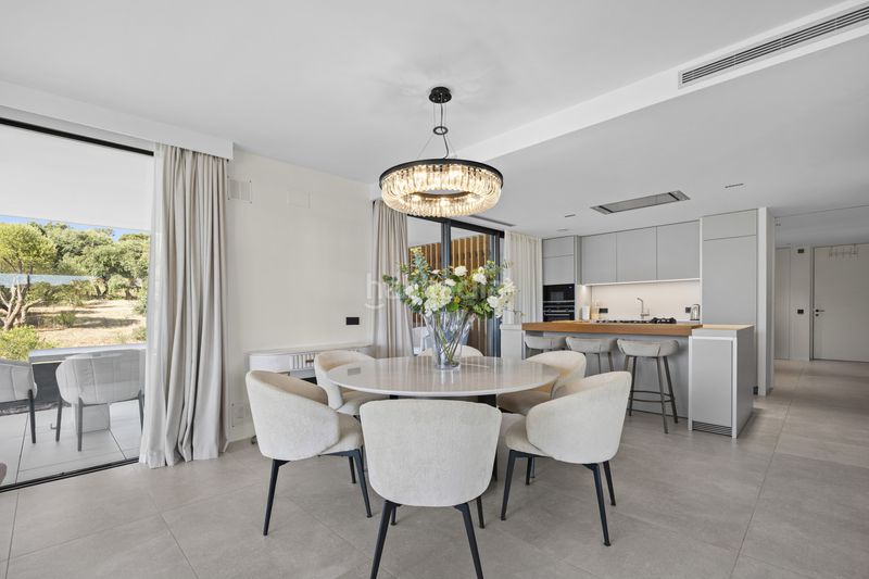 Foto 6cb11c8b-b69e-4359-9ce2-8d2a182be3d9. Apartament amb aparcament piscina a Sotogrande alto Sotogrande