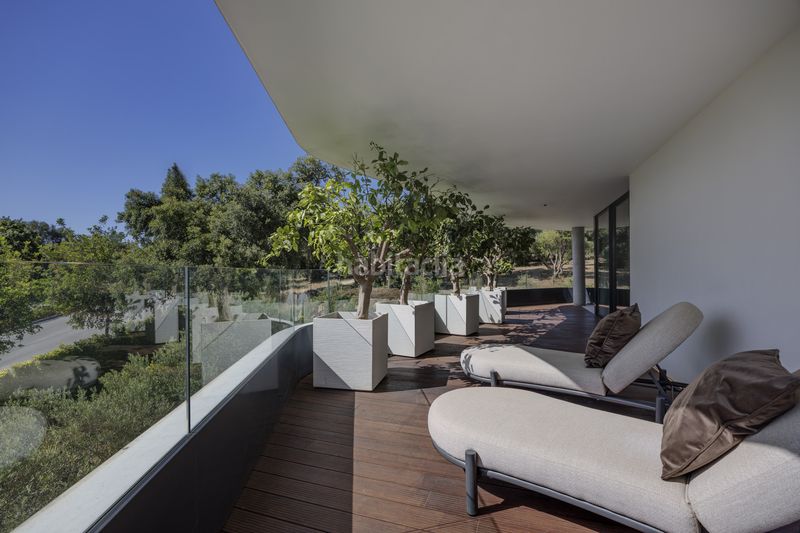 Foto dc497dcb-6169-476e-9870-ce26b72d5376. Apartament amb aparcament piscina a Sotogrande alto Sotogrande