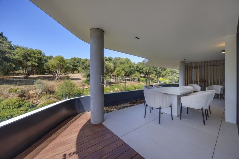 Foto e44a1b7a-bca7-443d-83fa-612c64bbfa62. Apartament amb aparcament piscina a Sotogrande alto Sotogrande
