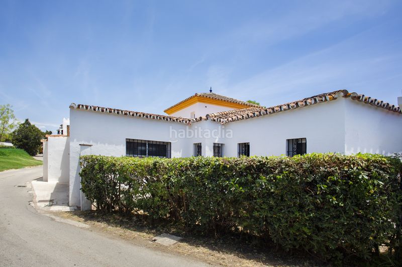 Foto 55e9b663-1261-4474-9270-77e7e1c8bcd4. Casa amb aparcament a Guadalmina Baja Marbella