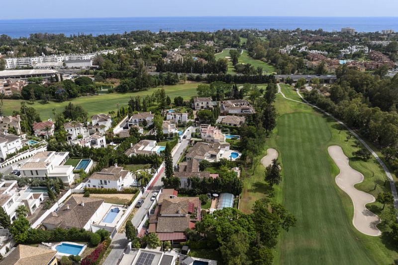 Foto 99979225-9176-4763-b025-b4abb43cc79c. Casa amb piscina a Guadalmina Alta Marbella