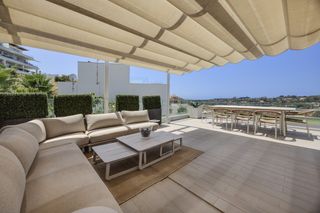 Casa adossada a Centro. Elegante corner semidetached house, 3 dormitorios, 3 baños, con