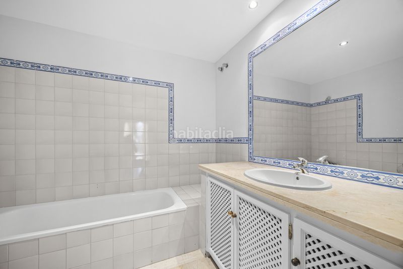 Foto b86c3aa0-064c-49ec-9c75-3ae6f163ee1c. Apartament amb aparcament piscina a Guadalmina Alta Marbella