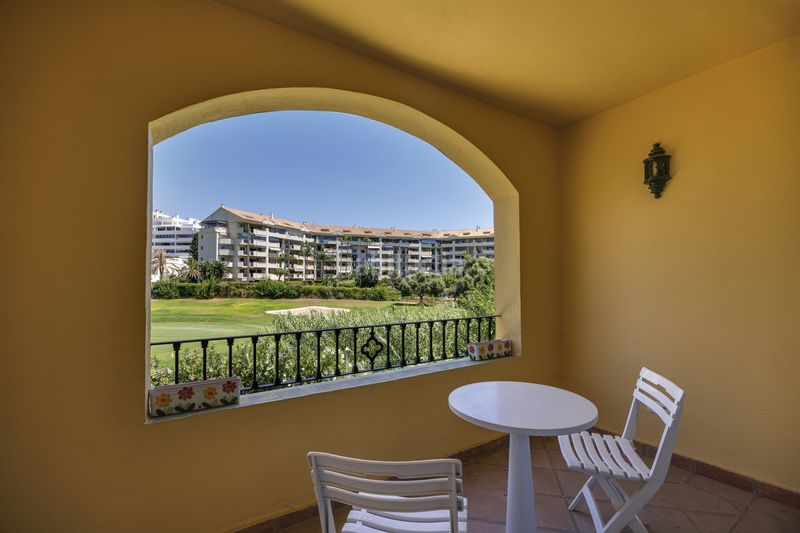 Foto e3cb2a7e-5a05-44dc-9a2d-9014d5a1bbde. Apartament amb aparcament piscina a Guadalmina Alta Marbella