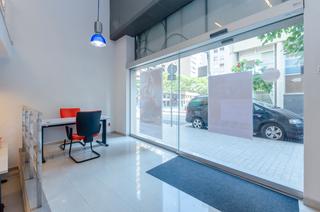 Location Local commercial  Carrer de la renclusa. Local en venta en la c/renclusa