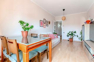 Flat  Carrer de les aiges del llobregat. Piso soleado junto metro pubillas cases