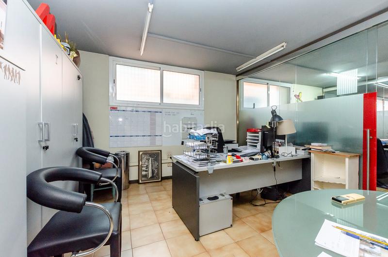 Foto 5825550d-32c7-4f5d-83e8-a2ff25eb742c. Local comercial local multifuncional en venta en Centre Hospitalet de Llobregat (L´)