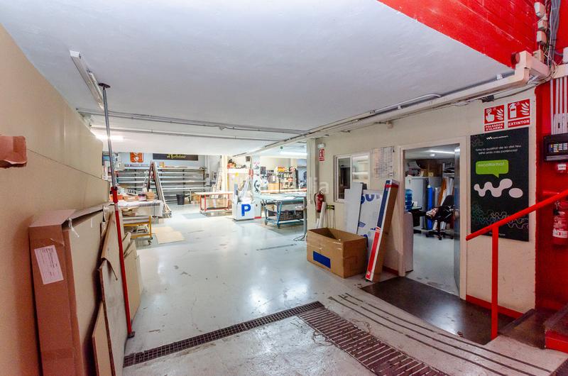Foto df76540c-f466-49b1-b3d4-d6c00dc60a1d. Local comercial local multifuncional en venta en Centre Hospitalet de Llobregat (L´)