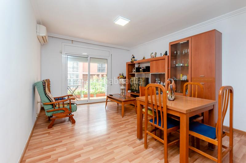 Foto b2504f95-cac6-4ec9-a2ae-4612c73caa94. Piso  en venta en la c/ mossèn andreu – en La Gavarra Cornellà de Llobregat