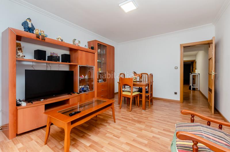 Foto c7e5de5e-315b-4c7f-bb54-92a052e4c362. Piso  en venta en la c/ mossèn andreu – en La Gavarra Cornellà de Llobregat