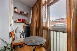 Flat in Avinguda de josep tarradellas i joan 166. Piso junto centro comercial la farga