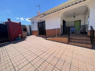 Masia a Las Lomas. Venta de chalet rústico en estepona