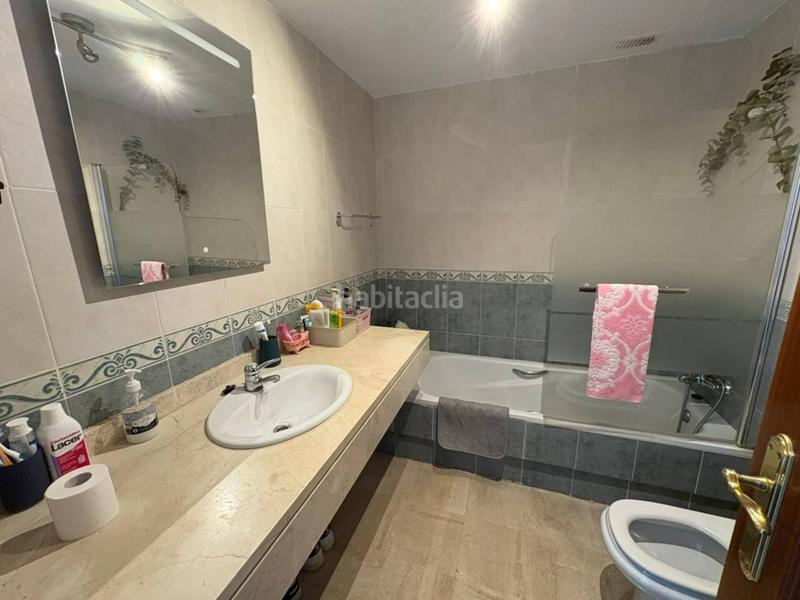 Foto 0990049b-39a8-4c27-844a-a9f2d07b644b. Duplex con riscaldamento parcheggio piscina in La Duquesa Manilva