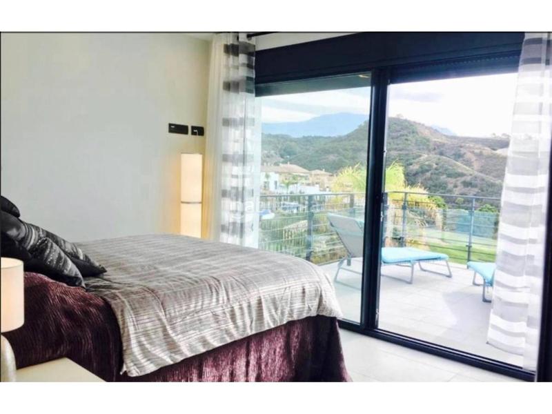 Foto 70768b15-f178-47f3-8c75-6e2bbfed63dd. Rent chalet with heating pool in La Concha - Resina Golf Estepona