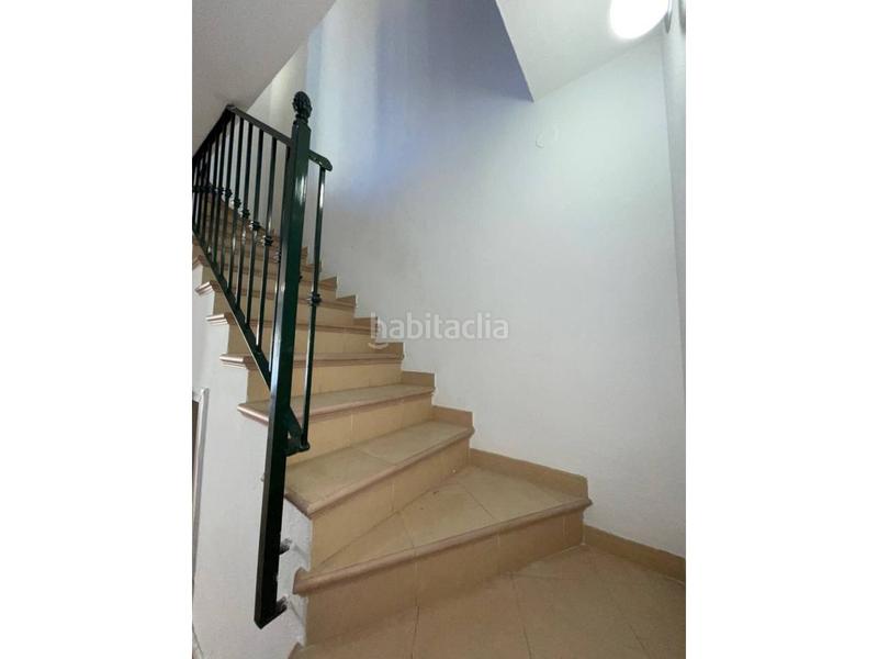 Foto 2bd61a18-f5ab-49b6-bf81-7b89243b41b2. Casa adossada amb piscina a Los Llanos Estepona