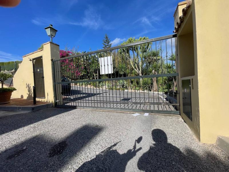 Foto 37933bec-15a4-4def-a402-2e48c24ada65. Casa adossada amb piscina a Los Llanos Estepona