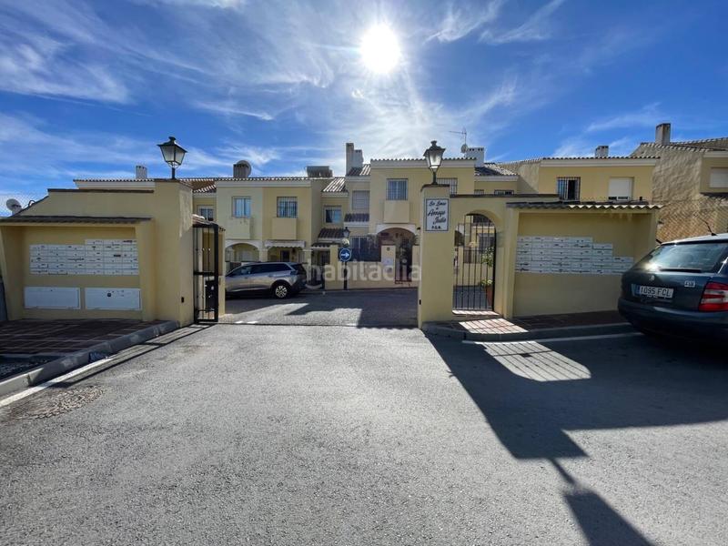 Foto 46cd4005-dfc1-4964-a83f-35ec5d8e7dd6. Casa adossada amb piscina a Los Llanos Estepona